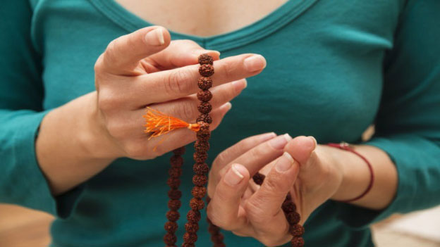 How to Use Mala Beads for Meditation 